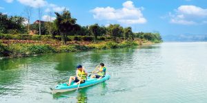 Chèo thuyền kayak trên sông hương